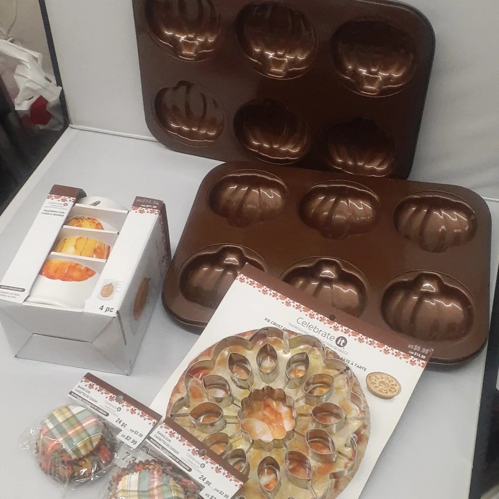 4 Pc NORDIC WARE FALL Mini PUMPKIN CAKE PAN & Baking measure cup Pie Top Cutter